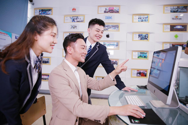 帶你走出傳統(tǒng)課堂的新華云課堂，你需要了解一下！