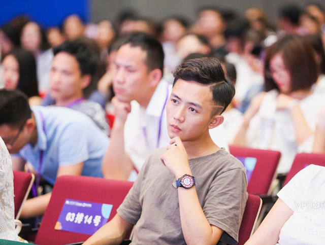 四川新華成功學(xué)子報(bào)告會(huì)