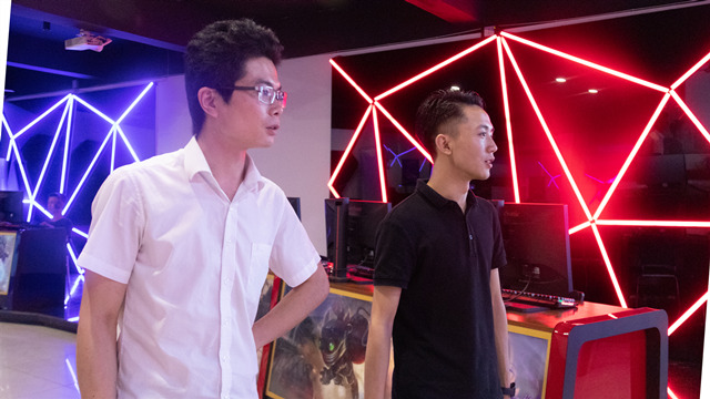 四川新華成功學(xué)子報(bào)告會(huì)