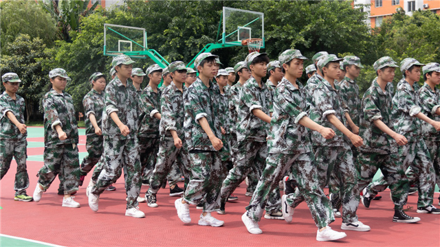 記2019年秋季新生軍訓素質拓展——電競專業(yè)軍訓