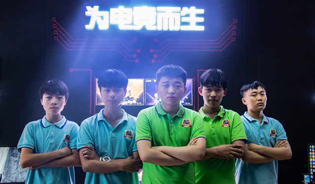 【電競(jìng)少年·C位出道】：新華行走中的冠軍