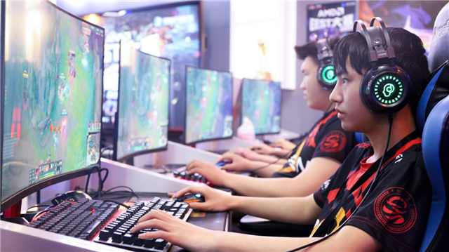 【媒體關(guān)注】新華繽紛校園生活 寓教于樂(lè)