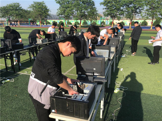 【媒體關(guān)注】新華繽紛校園生活 寓教于樂(lè)