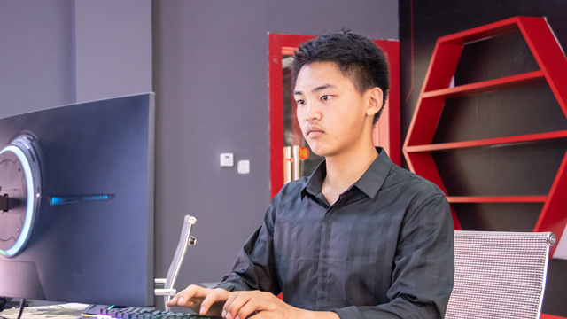 向陽而生，茁壯成長