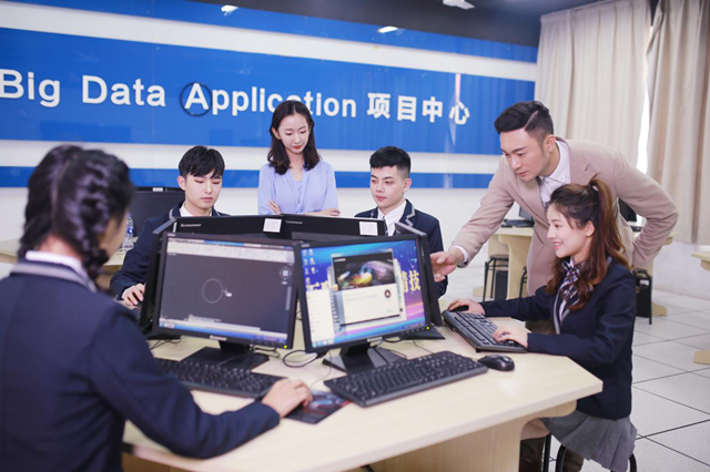 百家名企進校園 實戰(zhàn)打造強未來