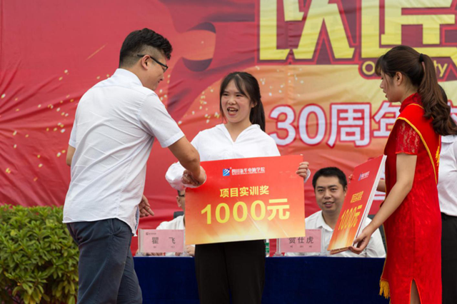 為什么學(xué)互聯(lián)網(wǎng)新技術(shù)，要來新華？