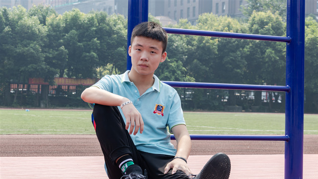 付忠?guī)洠焊绺缤扑]我來四川新華學(xué)互聯(lián)網(wǎng)技術(shù)