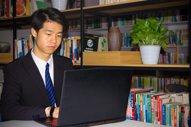 就業(yè)學(xué)子——何銳杰