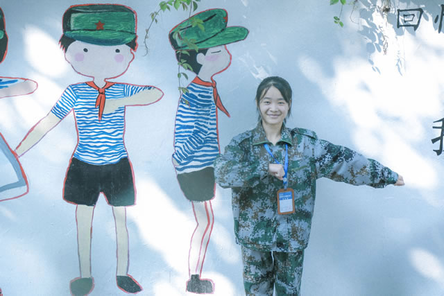 【讓蝴蝶飛過滄?！坑鲆娦氯A，遇見十里桃花