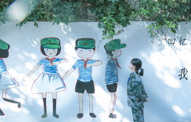 【讓蝴蝶飛過滄?！坑鲆娦氯A，遇見十里桃花