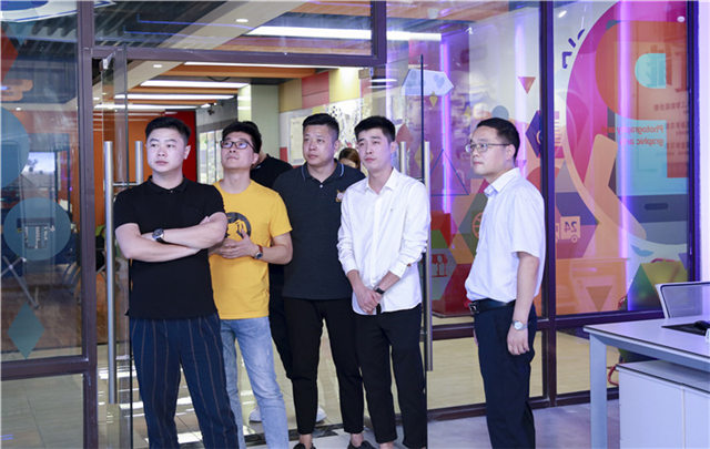 【讓蝴蝶飛過滄海】博聞于新華，耀眼于藍(lán)天