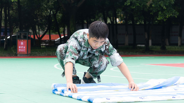 新生故事|馮磊：我不后悔來(lái)新華