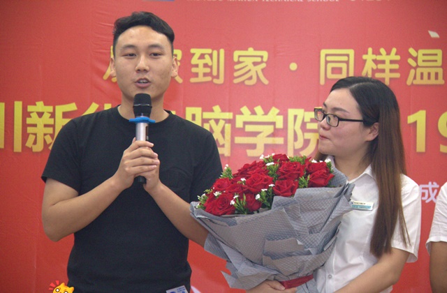 畢業(yè)五年身家千萬(wàn)，難忘母校情誼 