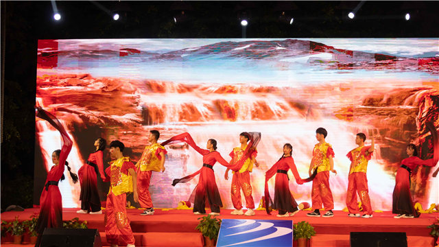 多圖預警，四川新華“慶國慶·迎新生”大型文藝晚會精彩回顧！