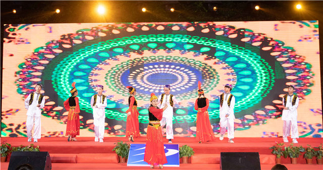 多圖預警，四川新華“慶國慶·迎新生”大型文藝晚會精彩回顧！