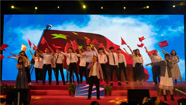 多圖預警，四川新華“慶國慶·迎新生”大型文藝晚會精彩回顧！