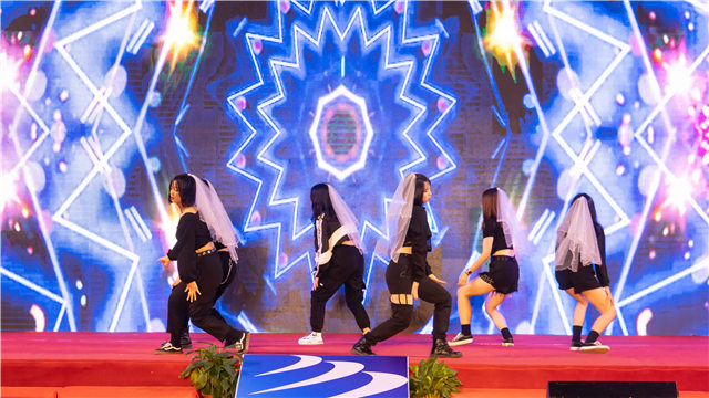 多圖預警，四川新華“慶國慶·迎新生”大型文藝晚會精彩回顧！