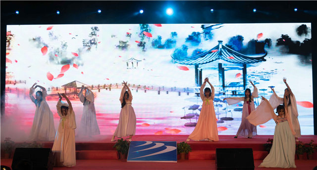 多圖預警，四川新華“慶國慶·迎新生”大型文藝晚會精彩回顧！