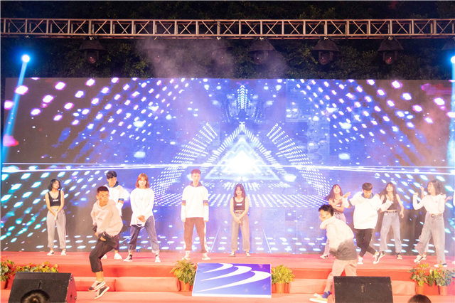 多圖預警，四川新華“慶國慶·迎新生”大型文藝晚會精彩回顧！