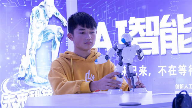 新生故事|體驗過打工的辛苦，我來新華學UI設計