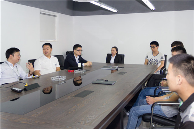 “畢業(yè)季”來臨，同學(xué)們?nèi)绾螌?shí)現(xiàn)就業(yè)無憂？