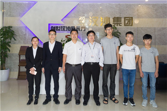 “畢業(yè)季”來臨，同學(xué)們?nèi)绾螌?shí)現(xiàn)就業(yè)無憂？