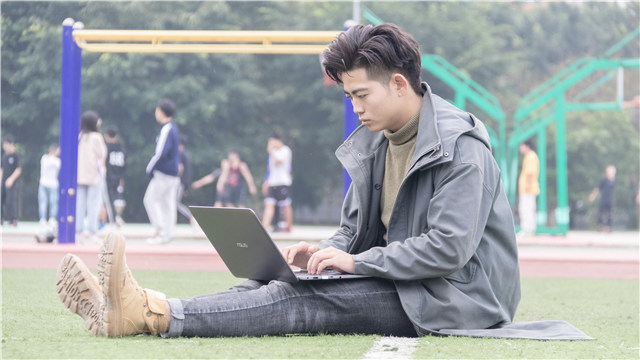 王祎堃：朋友推薦，轉(zhuǎn)學(xué)來新華學(xué)動(dòng)漫