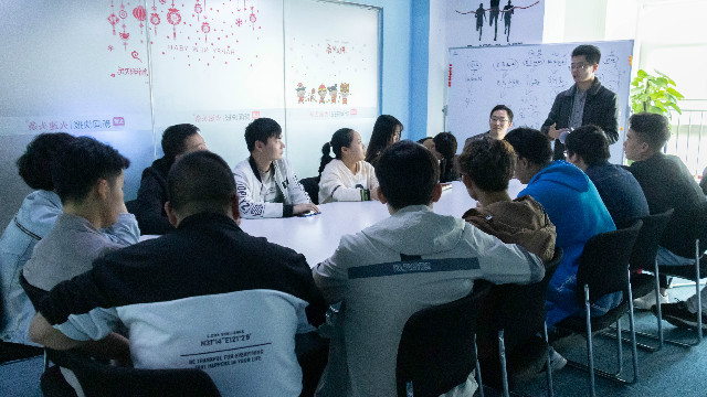 母校關(guān)懷，就業(yè)回訪在行動