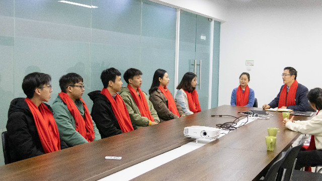 母校關(guān)懷，就業(yè)回訪在行動