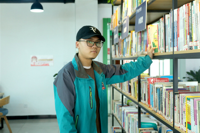 高考落榜不氣餒，來(lái)新華演繹精彩人生