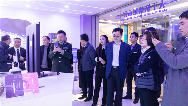 金豬辭舊，瑞鼠迎新，四川新華祝大家新年快樂