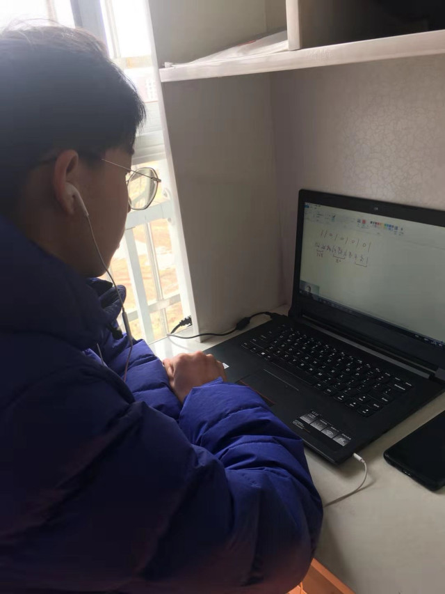 戰(zhàn)“疫”期間，新華的師生們在做什么？