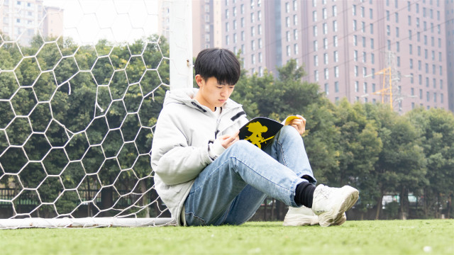 打工太辛苦，重返校園拾起心中熱愛