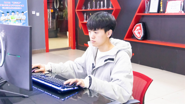 打工太辛苦，重返校園拾起心中熱愛