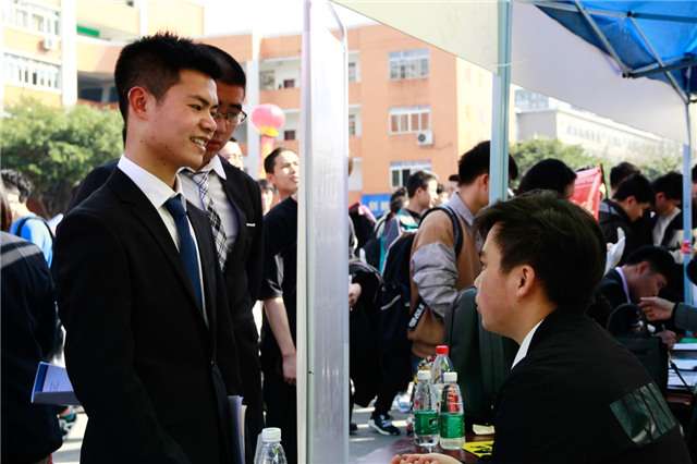 人工智能空前火爆，盤點(diǎn)新華人工智能專業(yè)教學(xué)和就業(yè)