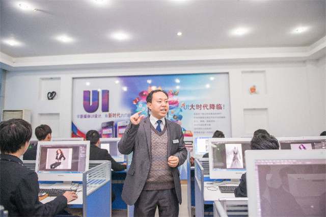 【優(yōu)秀教師專訪】做學(xué)生成長成才的引路人