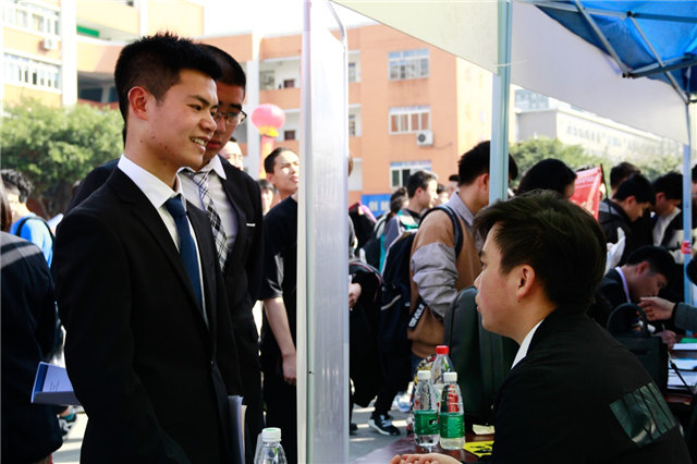 學(xué)互聯(lián)網(wǎng)技術(shù)為什么選擇四川新華！