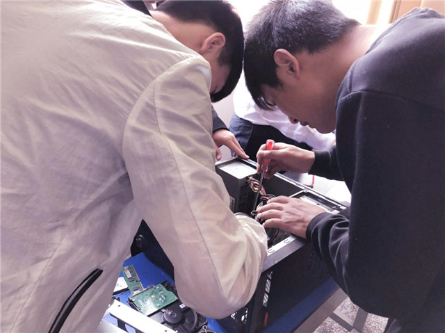 結(jié)伴來新華 一起創(chuàng)造精彩未來！