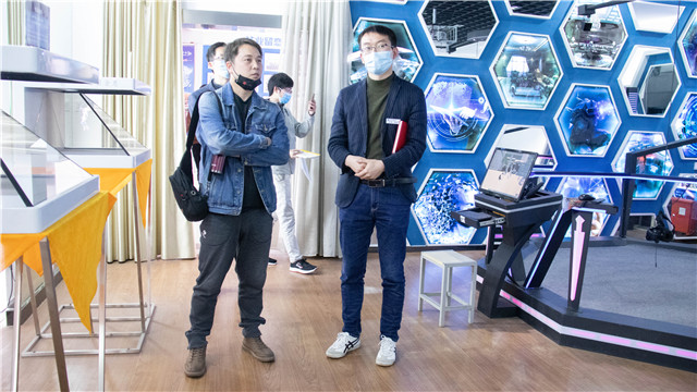 企業(yè)進校搶人才，足不出戶就好業(yè)