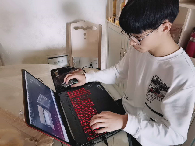 同學(xué)，你認真學(xué)習(xí)的樣子真好看！