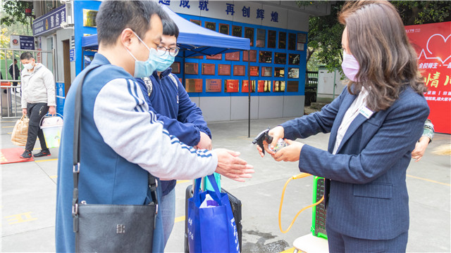 開(kāi)學(xué)啦！四川新華迎來(lái)第一批返校學(xué)子