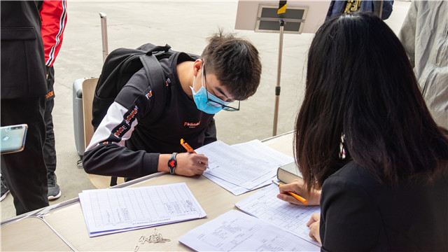 開(kāi)學(xué)啦！四川新華迎來(lái)第一批返校學(xué)子