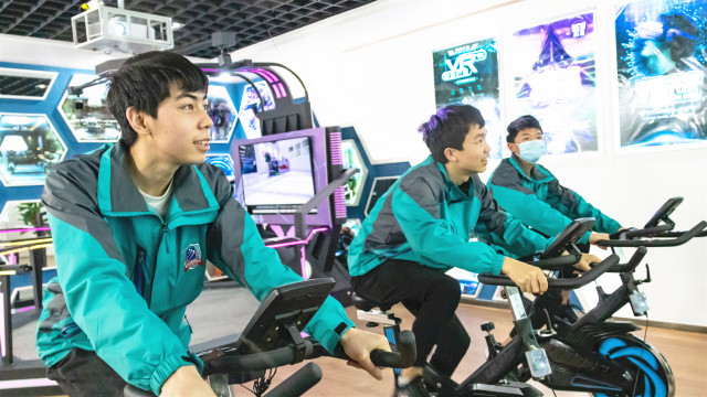 三人結(jié)伴來新華，老朋友再做新同學(xué)！