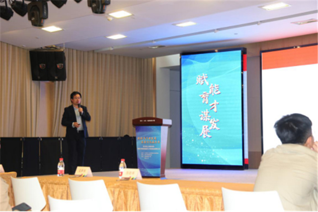 百日線上技能培訓(xùn)暨新華引才聯(lián)絡(luò)站揭牌儀式圓滿舉行