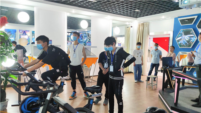 5?1嗨學(xué)季｜四川新華五一試學(xué)體驗營火爆開營！