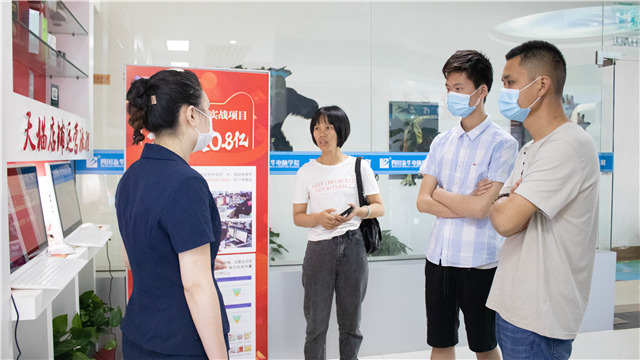 5?1嗨學(xué)季｜四川新華五一試學(xué)體驗營火爆開營！