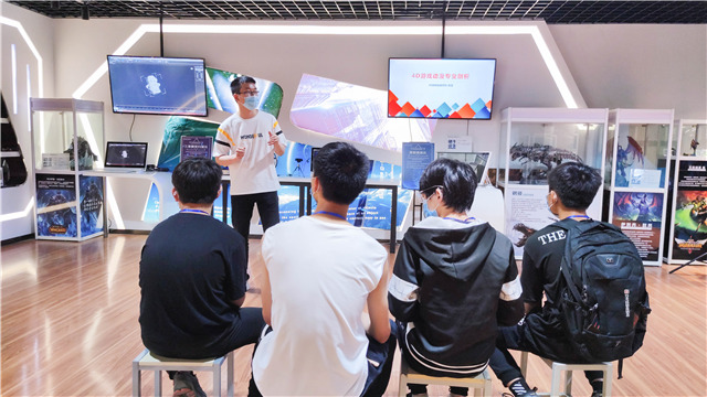 5?1嗨學(xué)季｜四川新華五一試學(xué)體驗營火爆開營！