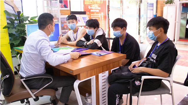 5?1嗨學(xué)季｜四川新華五一試學(xué)體驗營火爆開營！