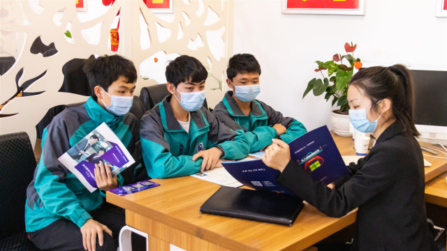 好朋友，新同學(xué)，一起創(chuàng)造精彩未來！