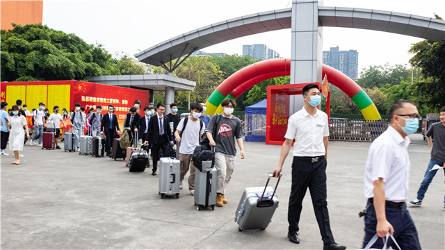 闊別母校，我們滿意就業(yè)啦！